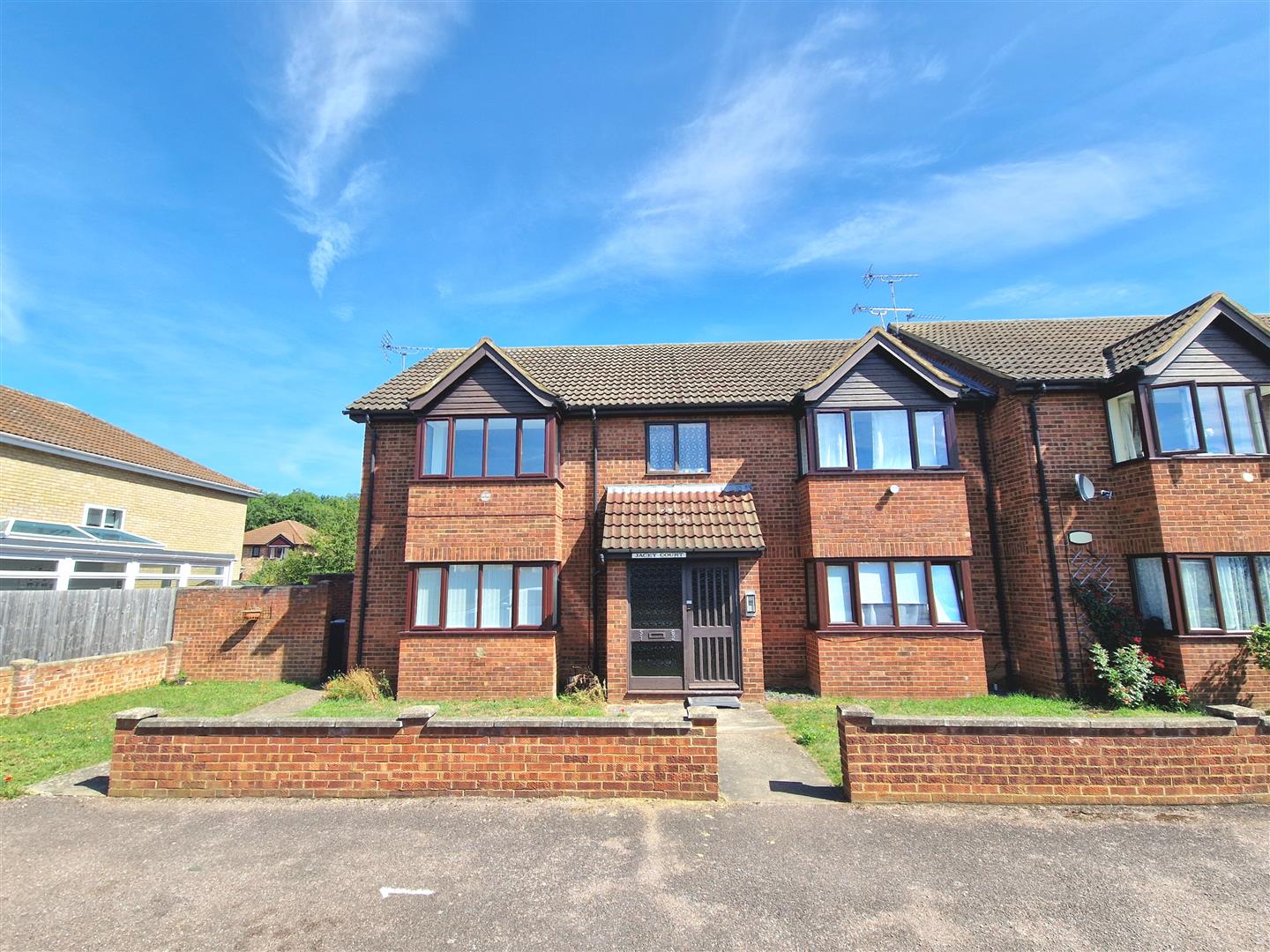 1 bed property in 198 Hillgrounds Road, Beds